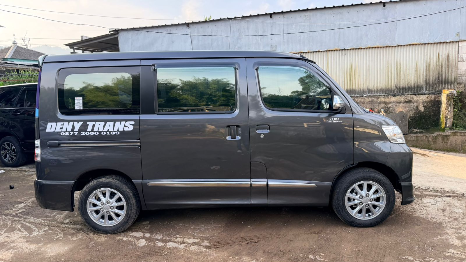 Daihatsu Luxio — armada travel & shuttle DenyTrans Cianjur Jakarta